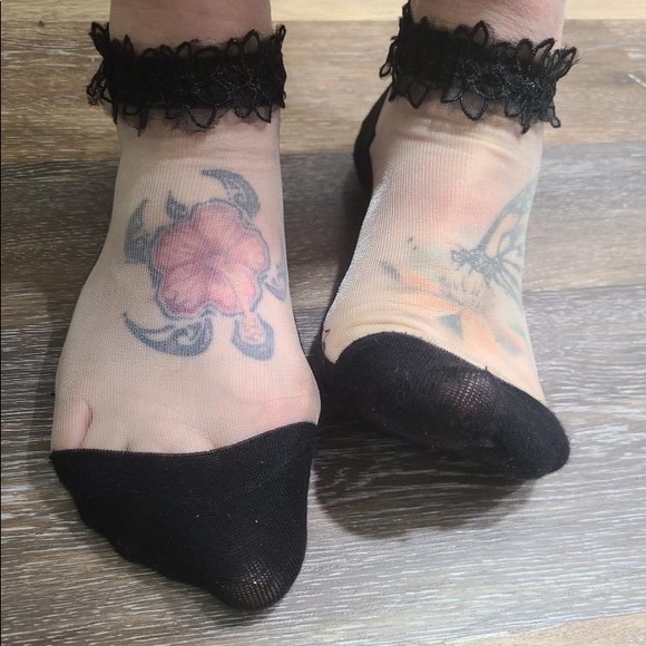 Ivory Ankle Sheer Socks - Picture 3 of 3